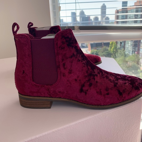Brand new velvet Toms booties - Picture 2 of 3